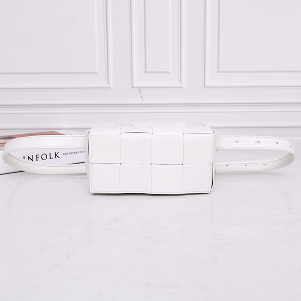 ボッテガヴェネタバッグ正面デザイン